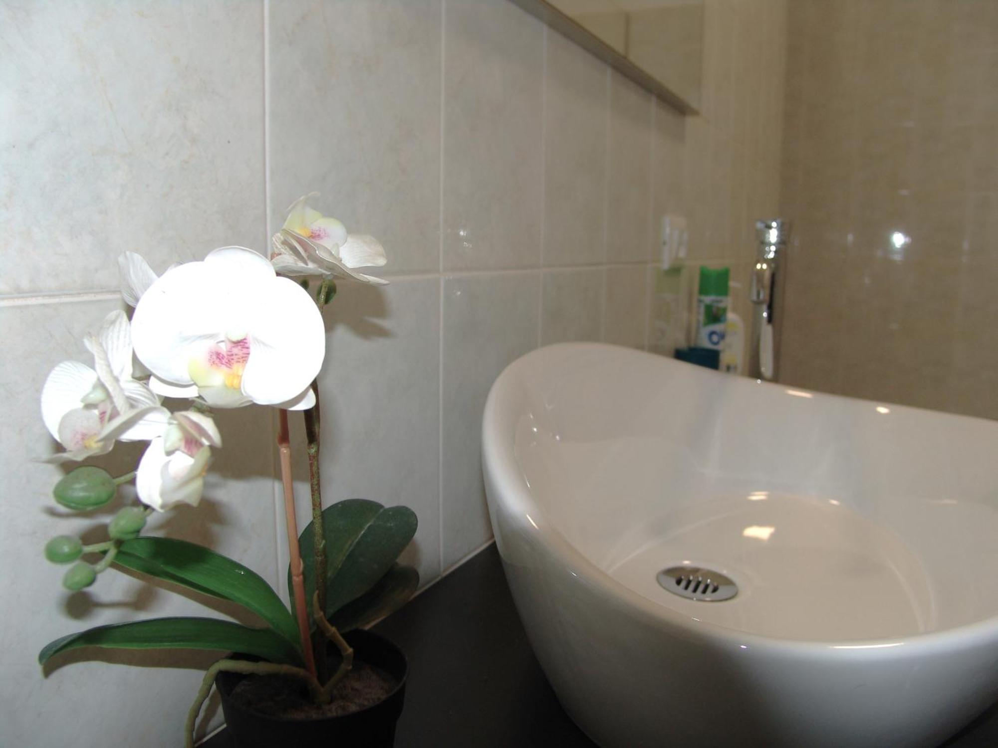 Modern Apartment Luci & Stelle Near Lake Como Nibionno Exterior foto